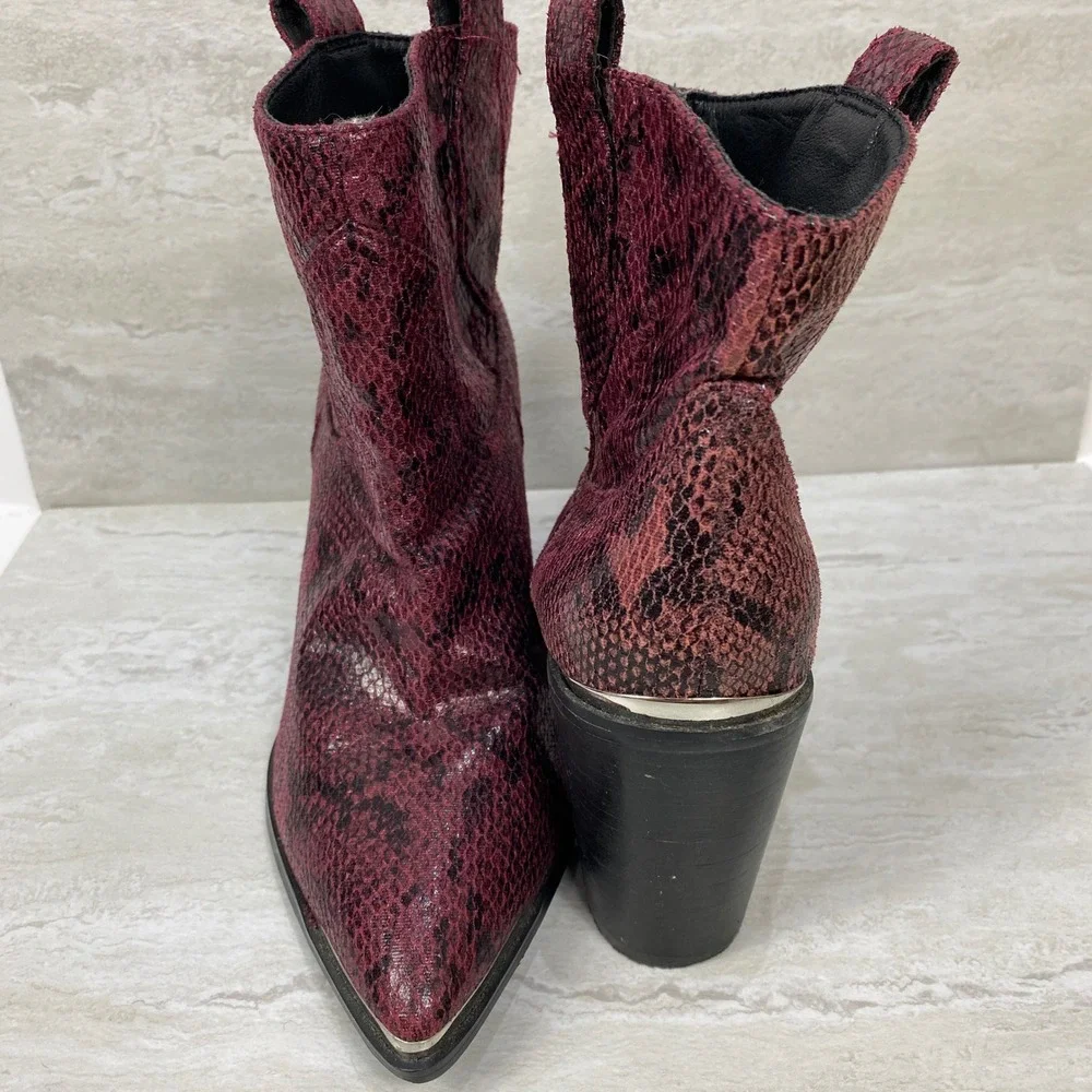 Steve Madden Zora Burgundy Snakeskin Ankle‎ Booties Women's Size 8M Western